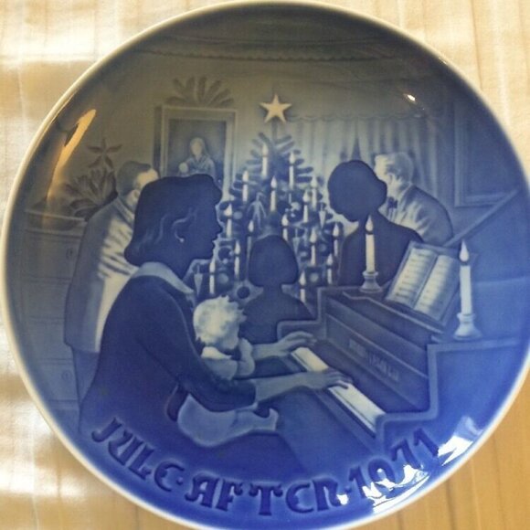Bing Grondahl Blue Christmas at Home Plate Jule After 1971 Denmark 8000/9071 Vtg - Picture 5 of 7